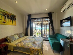Superior Quadruple Room | Desk, blackout drapes, free WiFi, bed sheets - SOHO HOMESTAY PHU QUOC (Phu Quoc)