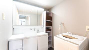 Hårtork och handdukar