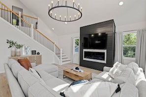 Smart TV, fireplace, books, offices
