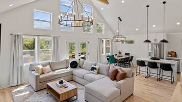 Smart TV, fireplace, books, offices