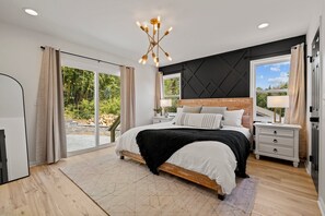 4 Schlafzimmer, Schreibtisch, Bügeleisen/Bügelbrett, Reisekinderbett