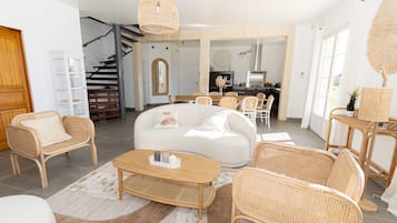 TV, fireplace, stereo