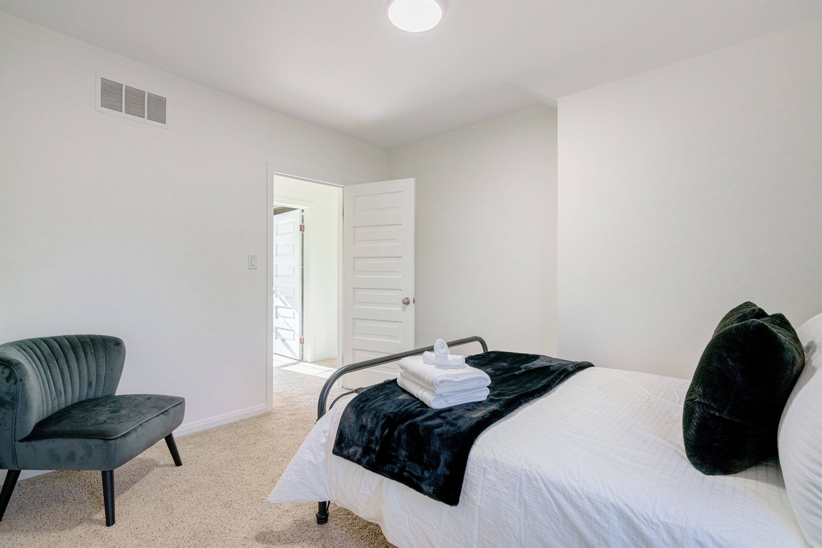 4 bedrooms, desk, iron/ironing board, free WiFi