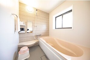 Hårføner og håndklær