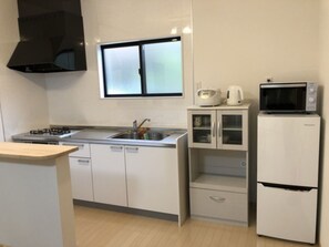 Fridge, microwave, stovetop, cookware/dishes/utensils