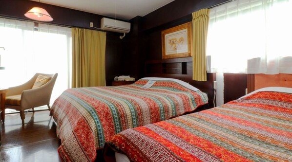 1 室のベッドルーム、デスク、WiFi (無料)、ベッドシーツ