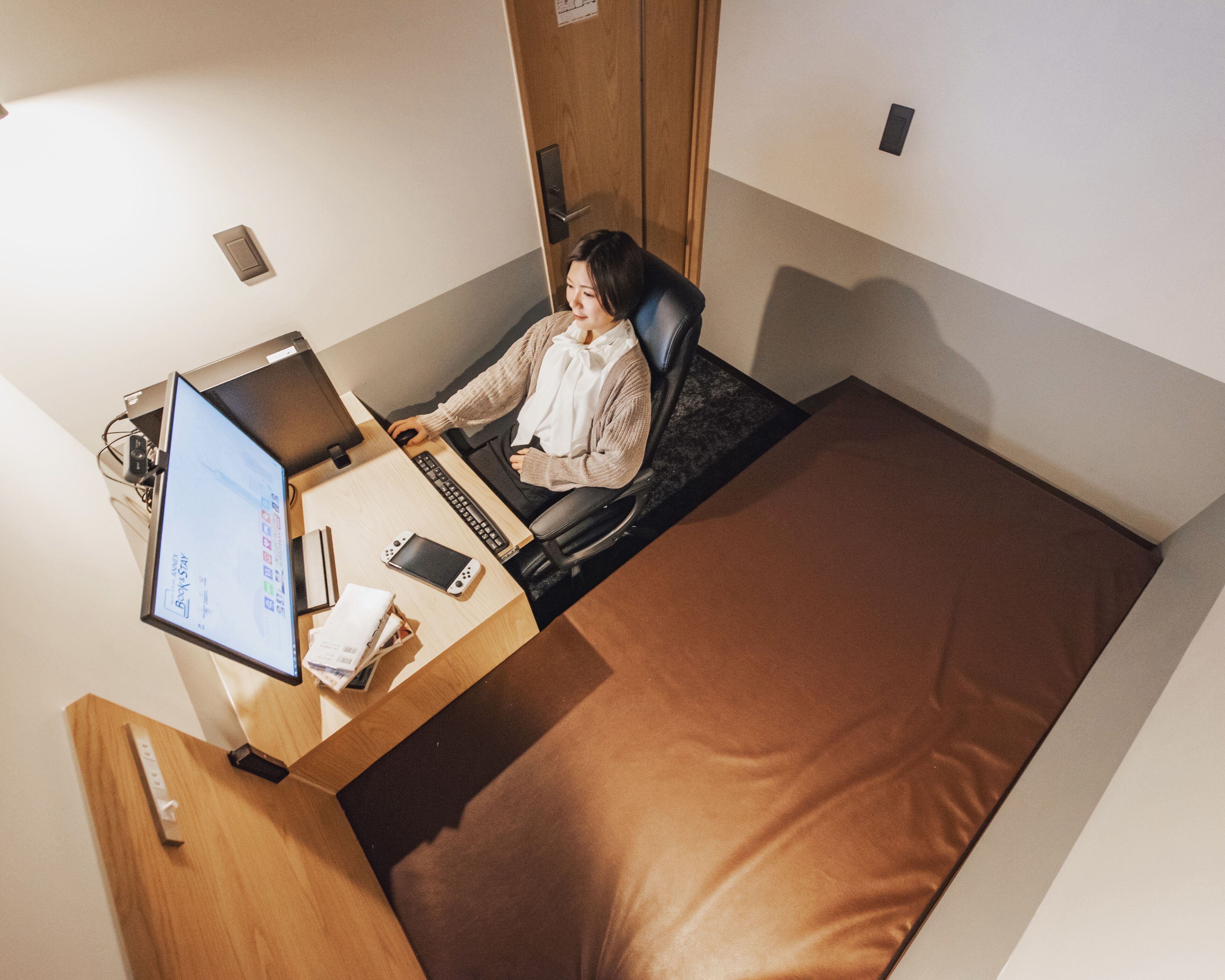 Desk, laptop workspace, iron/ironing board, free WiFi