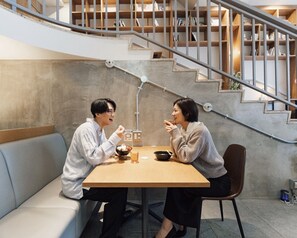 Tägliches inbegriffenes Frühstücksbuffet