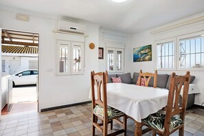 Dining - Sea View House in Bolonia - 2 min to Beach, Terrace & Wi-Fi (Cadiz)