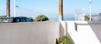 Sea View House in Bolonia - 2 min to Beach, Terrace & Wi-Fi
