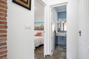 1 bedroom, iron/ironing board, free WiFi, bed sheets - Sea View House in Bolonia - 2 min to Beach, Terrace & Wi-Fi (Cadiz)