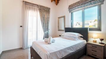 3 bedrooms, iron/ironing board, free WiFi, bed sheets