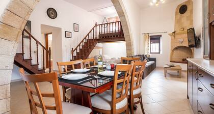 Villa 'Nikolaos' with Sea View, Wi-Fi and Air Conditioning