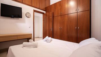 1 bedroom, iron/ironing board, free WiFi, bed sheets