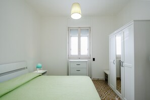 2 bedrooms, iron/ironing board, free WiFi, bed sheets - Holiday Home 'A Due Passi dal Mare' with Sea View, Wi-Fi and Air Conditioning (Porto Cesareo)