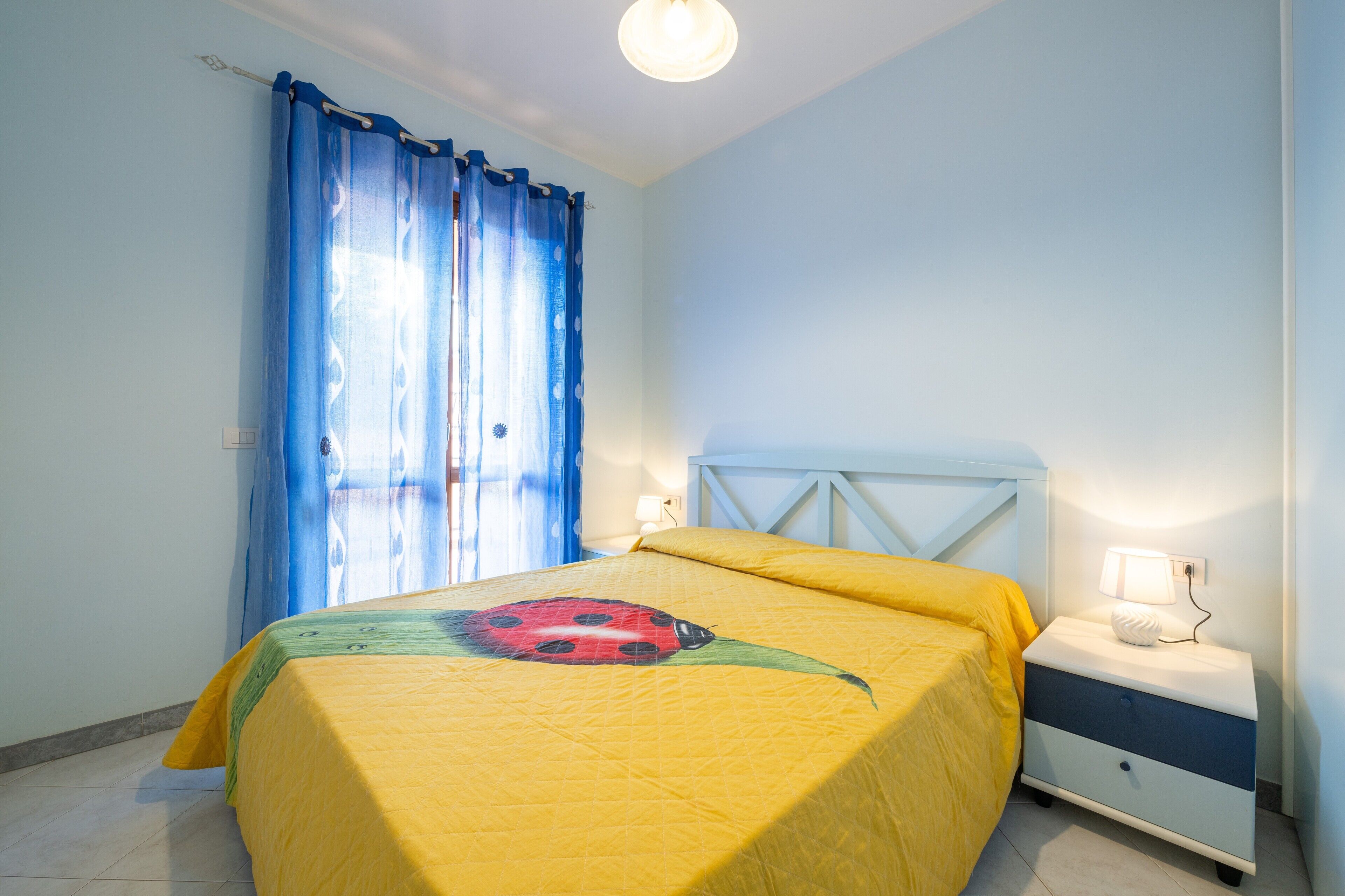 3 bedrooms, bed sheets