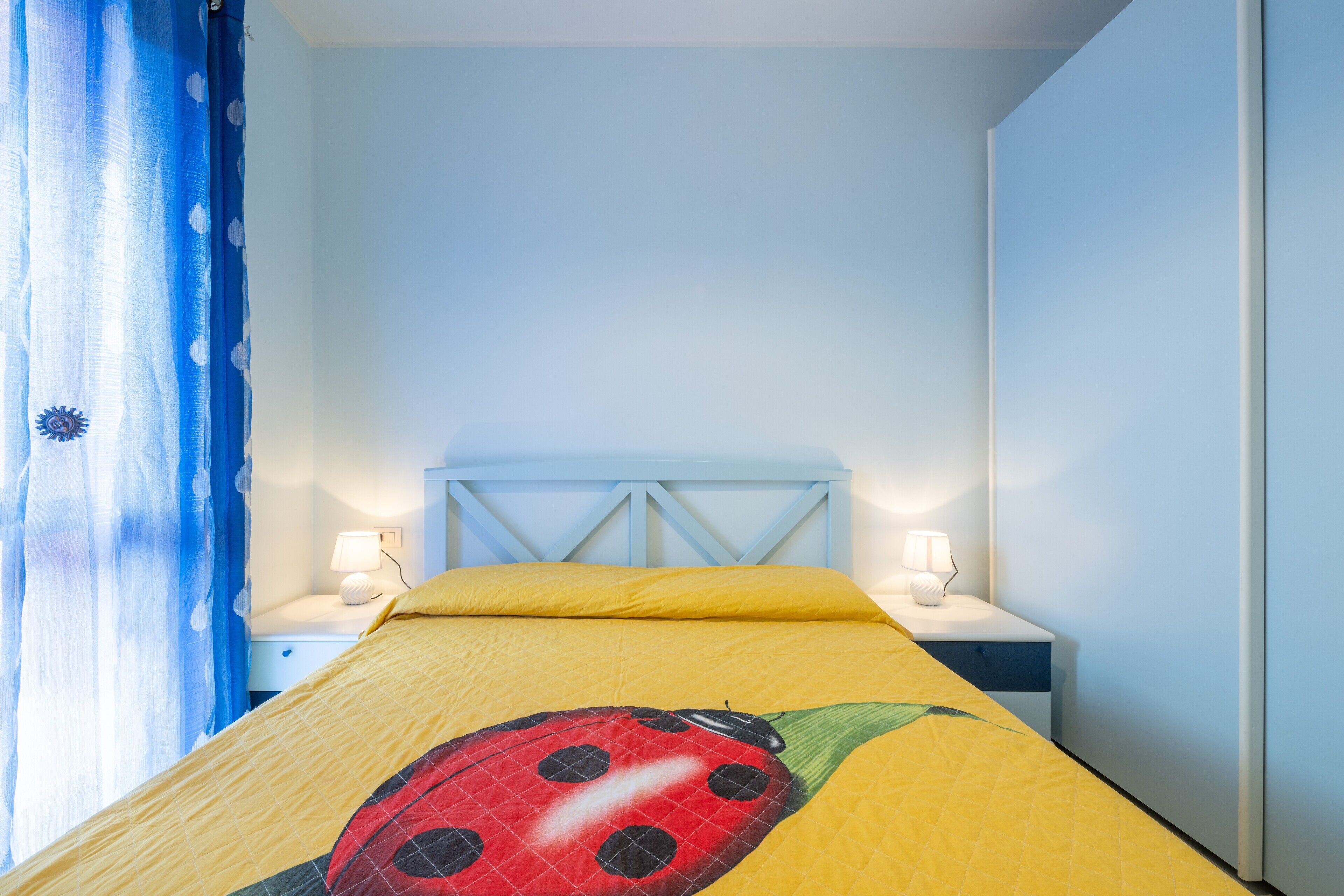 3 bedrooms, bed sheets