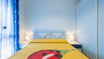 3 bedrooms, bed sheets