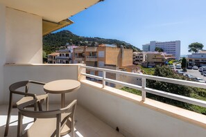 Outdoor dining - Apartment 'Apartament Massanet 2c' with Balcony, Wi-Fi and Air Conditioning (Canyamel)