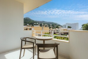 Outdoor dining - Apartment 'Apartament Massanet 2a' with Balcony, Wi-Fi and Air Conditioning (Canyamel)