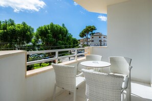 Outdoor dining - Apartment 'Apartament Massanet 1c' with Balcony, Wi-Fi and Air Conditioning (Canyamel)