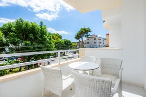 Outdoor dining - Apartment 'Apartament Massanet 1b' with Balcony, Wi-Fi and Air Conditioning (Canyamel)