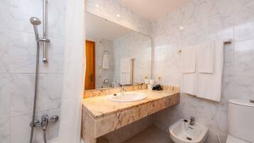 Bathtub, hair dryer, towels