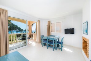 Dining - Apartment 'Oro del Mar IV 05' with Shared Pool, Shared Garden and Wi-Fi (Canyamel)