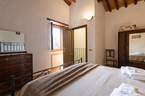 2 dormitorios, tabla de planchar con plancha, wifi gratis y ropa de cama