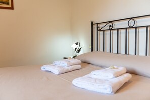 2 habitaciones, tabla de planchar con plancha y wifi gratis 