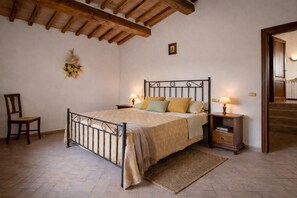 3 chambres, fer et planche à repasser, Wi-Fi gratuit, draps fournis