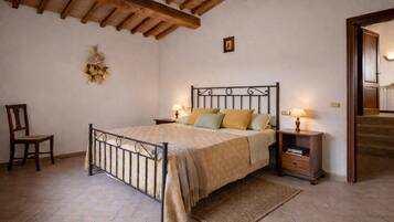 3 Schlafzimmer, BĂŒgeleisen/BĂŒgelbrett, kostenloses WLAN, BettwĂ€sche