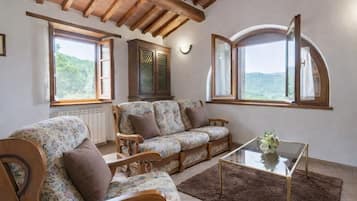 Una mesa de tenis de mesa