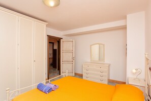 3 عدّة غرف نوم ومكواة/لوح كي وواي فاي مجانًا وملاءات أسرّة