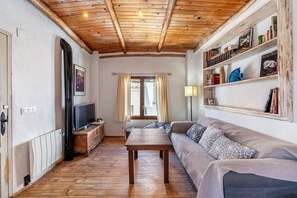 TV, caminetto, videogiochi, lettore DVD