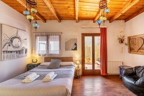 4 bedrooms, iron/ironing board, free WiFi, bed sheets - Holiday Home 'La Lechuga Azul' with Mountain View, Private Terrace and Wi-Fi (Guejar Sierra)