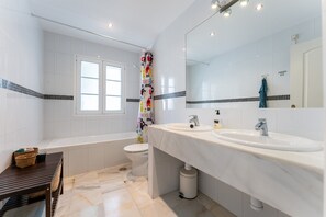 Bathtub, hair dryer, towels