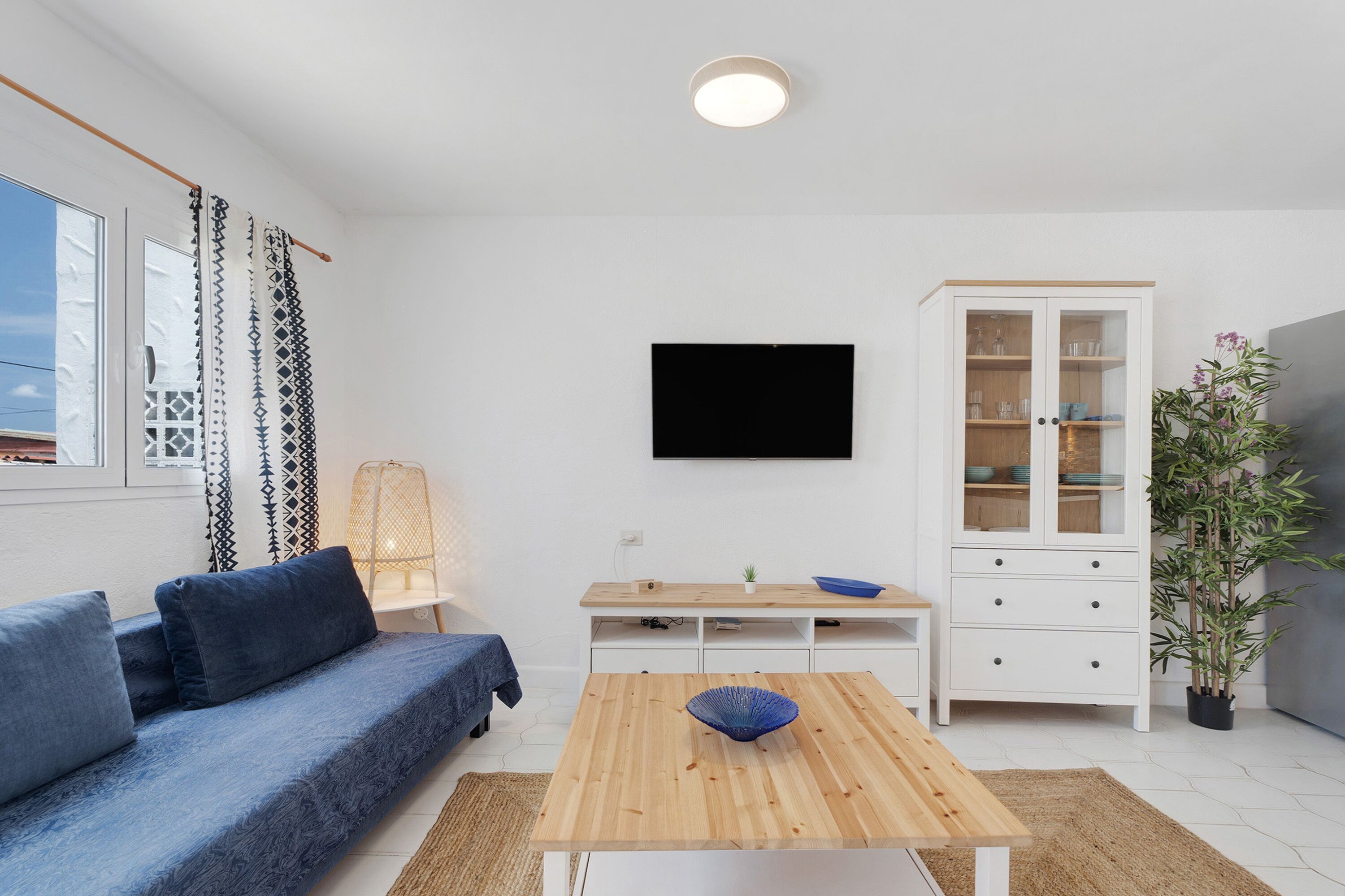 Vacation Home "Uwe" with Sea View, 2 Private Terraces & Wi-Fi