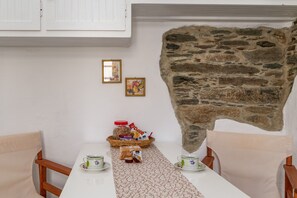 Dining - Holiday Home 'Apano Vrysi Tinos 2' with Shared Terrace, Wi-Fi and Air Conditioning (Tinos)