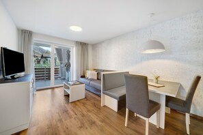 Fernseher, Tischtennisplatte