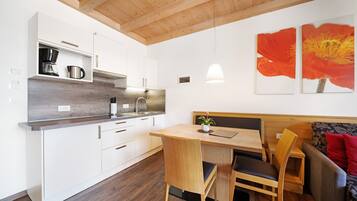 Fridge, stovetop, dishwasher, coffee/tea maker
