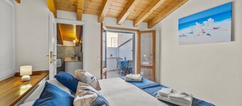 Holiday Home "Sweet Dream House" with Private Terrace & Wi-Fi