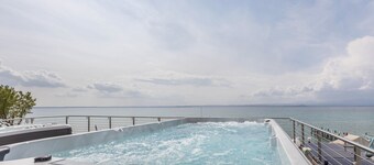 Apartment "Bardolino Luxury - Attico" with Lake View, Private Pool & Wi-Fi