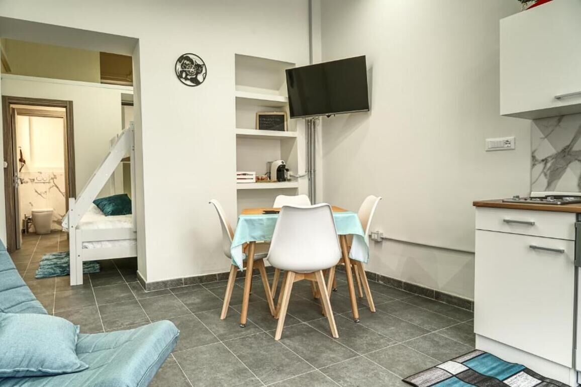 Studio Apartment "Romeo e Pepita" with Wi-Fi & A/C