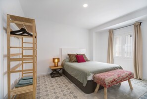 2 bedrooms, iron/ironing board, free WiFi, bed sheets - Holiday Apartment "Marqués De Cádiz Suite Jerez Centro" with 2 Shared Terraces & Wi-Fi (Jerez)