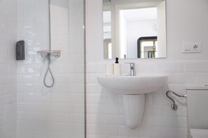 Shower, towels