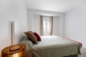 2 bedrooms, iron/ironing board, free WiFi, bed sheets - Holiday Apartment "Marqués De Cádiz Suite Jerez Centro" with 2 Shared Terraces & Wi-Fi (Jerez)