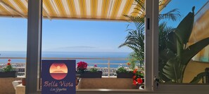 Interior - Vacation Home "Bella Vista" with Sea View, Private Terrace & Wi-Fi (Los Gigantes)