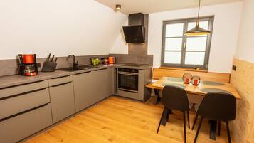 Kühlschrank, Ofen, Herdplatte, Geschirrspüler