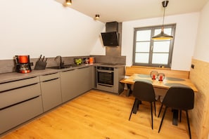 Kühlschrank, Ofen, Herdplatte, Geschirrspüler